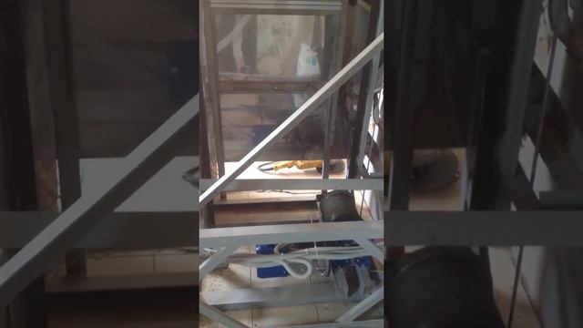 Испытание кухонного подъемника смотреть онлайн