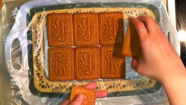 Просто беру печенье и сгущенку. Торт из детства за пару минут, очень часто готовлю его к чаю. смотреть онлайн