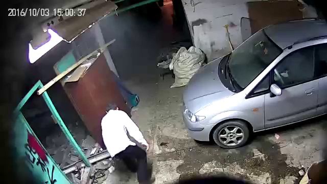 Развал стены скрытая камера смотреть онлайн