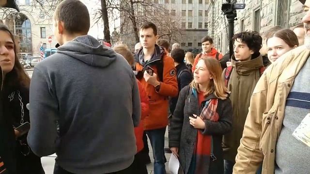 ⚡ Пикеты к годовщине арестов по делу «Сети» у здания ФСБ на Лубянке смотреть онлайн