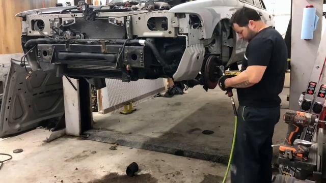 Stripping a Crown Victoria смотреть онлайн