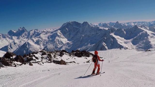 Скалы Пастухова - спуск на станцию Мир. Подьем на ратраке к скалам Пастухова (4500м) смотреть онлайн