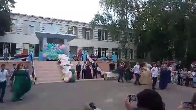 Самая важная характеристика танца для меня,это когда хочется досмотреть до конца смотреть онлайн