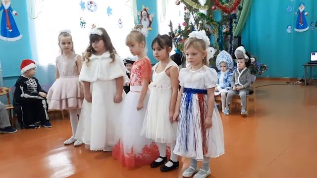 Песня девочек старшей группы "Я узнала маленький секрет" смотреть онлайн