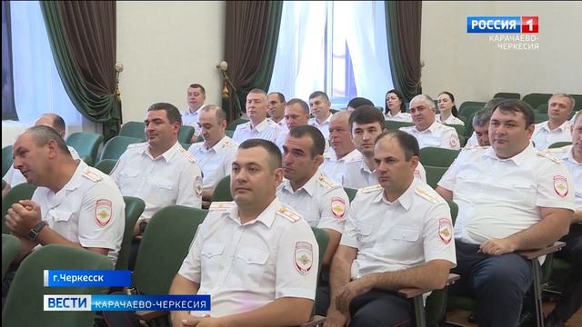 В МВД по Карачаево-Черкесской Республике прошло торжественное мероприятие смотреть онлайн