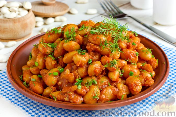 Яркий постный гарнир и чистая посуда.
ФАСОЛЬ В ТОМАТНОМ СОУСЕ