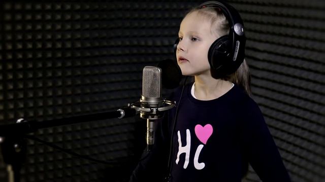 Стефа Бузова - Песенка для мамы смотреть онлайн