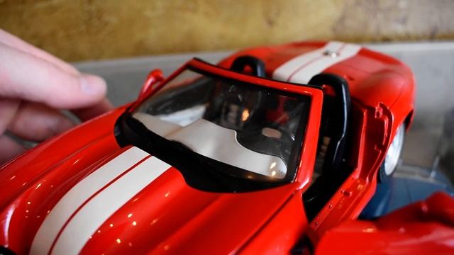Shelby Series 1 1999 Bburago 1/18 смотреть онлайн