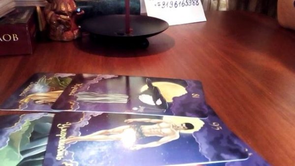 Две женщины и один мужчина 🤼