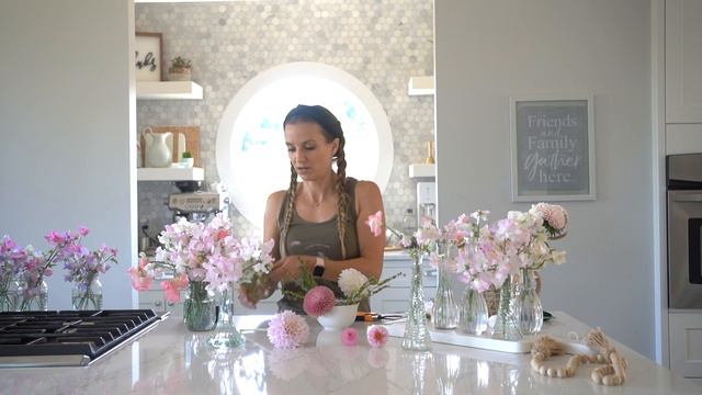 How to: Floral centrepiece featuring backyard sweet peas смотреть онлайн