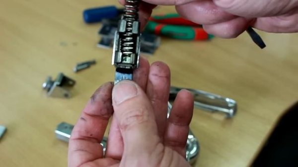 Механический строительный степлер.  Обслуживание и ремонт.