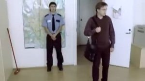 Смешная реклама страховой: Быстрорастворимый офис