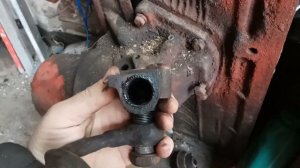 Регулирования давления масла в двигателе трактора Т 40/Adjustment of oil pressure
