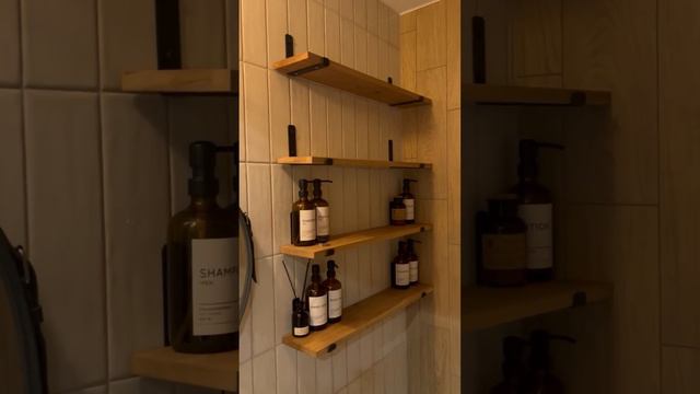 Настенные полки в ванной комнате 🤌 #мебельиздерева #мебельподзаказ #diy #мебель #мебельизмассива смотреть онлайн