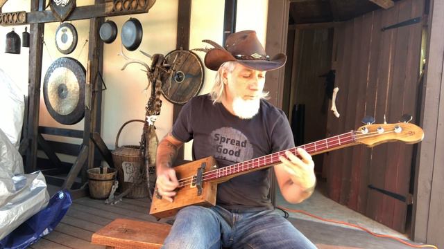 3 String Cigar Box Bass смотреть онлайн