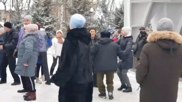 НАЧАЛАСЬ ВНЕЗАПНО БЕЛАЯ ЗИМА!ХАРЬКОВ ТАНЦЫ ЯНВАРЬ 2024 УКРАИНА смотреть онлайн