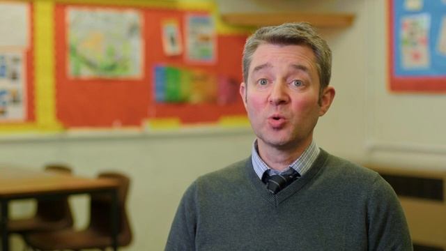 How languages help in your career: Teacher and Journalist смотреть онлайн