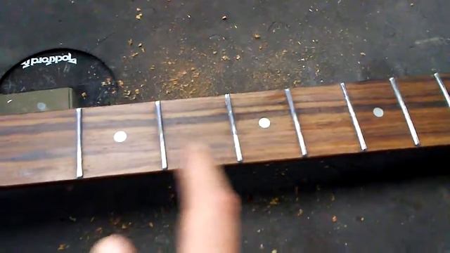 IBANEZ SOUNDGEAR WEIRD MARKINGS IN FINGERBOARD смотреть онлайн