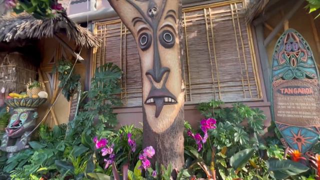 Enchanted Tiki Room Plants & Flowers at Disneyland 2022. Insane, Tropical, Vibes! смотреть онлайн