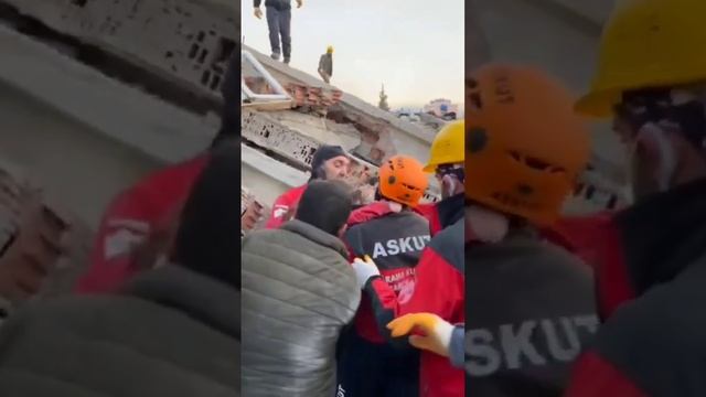 Чудо! Наш друг Ариф участвовал в спасении этой девочки смотреть онлайн