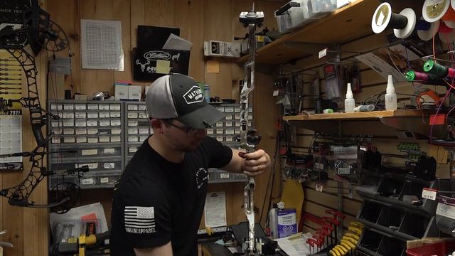 Mounting and Leveling a Bow Sight with Mathews Bridgelock Techonology смотреть онлайн