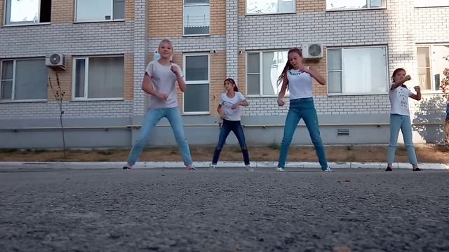 Танец под песню _Двигаться_.mp4