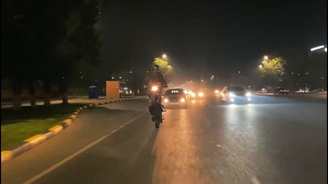 Навёл суету по городу / Показал как надо ездит на скутере смотреть онлайн
