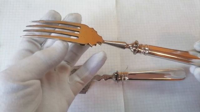 Сервировочный набор для рыбы, вилка и совок, царское серебро 84 пробы, мастер Хлебников И.П. смотреть онлайн