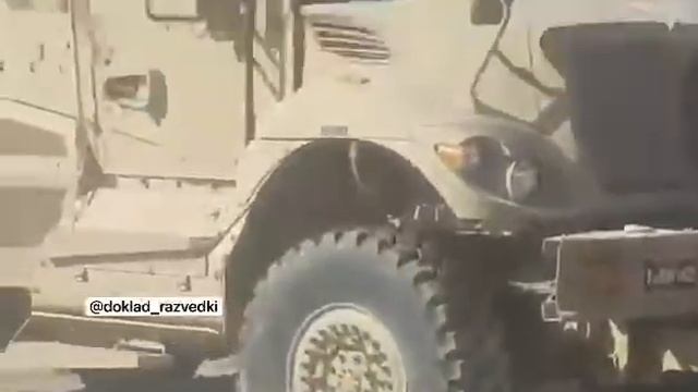 Бронеавтомобиль International MaxxPro армии США подвергся атаке со стороны местных в Афганистане смотреть онлайн