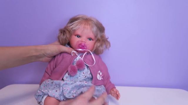 Кукла Antonio Juan Изабелла с соской плачет, в светло-розовом 42 см | Мягконабивная виниловая кукла смотреть онлайн