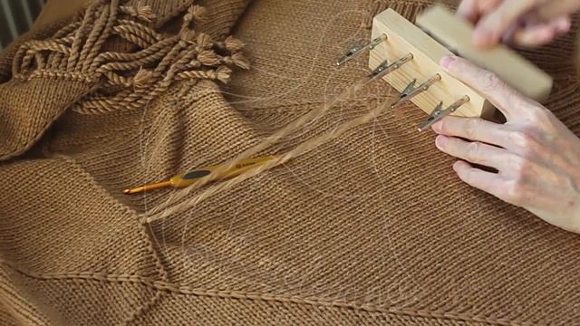 Making fringes. Изготовление бахромы. смотреть онлайн