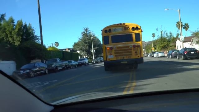 If you ever see this clown school bus with CLOWNS on it, do not pass it!! Drive Away FAST!! смотреть онлайн