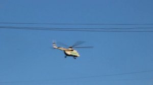 Полет вертолета МИ-8 в Харькове, Украина 2014