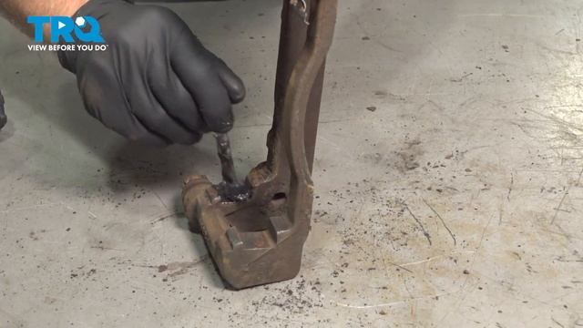 How to Replace Front Brakes 2007-2013 Chevy Silverado 1500 смотреть онлайн