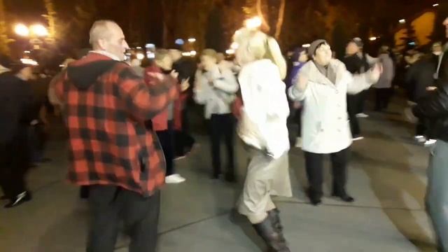 Заманила соблазнила раздразнила!!!??Танцы в парке Горького!!!??Харьков 2021 смотреть онлайн