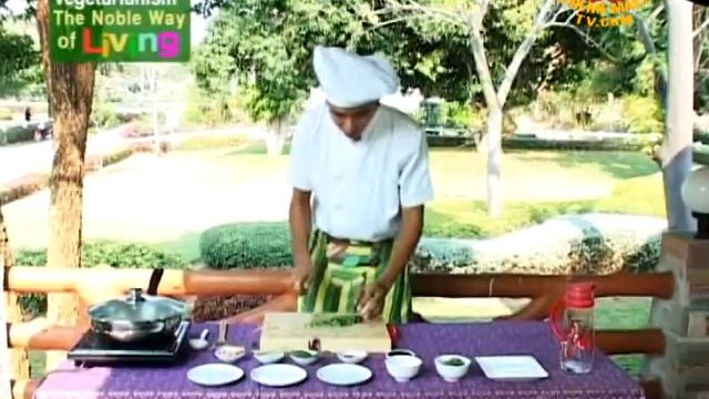 A Thai Fragrant Favorite: 3 Mushroom Vegan Tom Yum (In Thai)