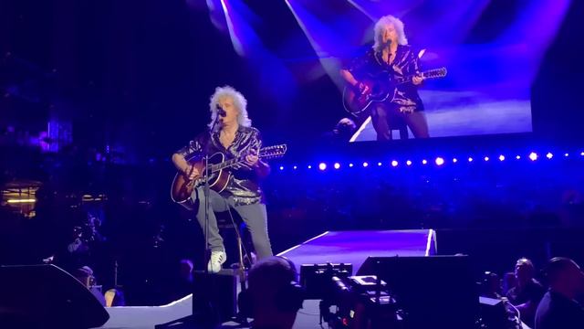 Taylor Hawkins Tribute Concert - Brian May Of Queen - Love Of My Life - 03/09/2022 смотреть онлайн