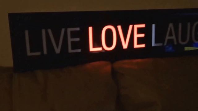 "LIVE LOVE LAUGH" Flashing Message Lightbox смотреть онлайн