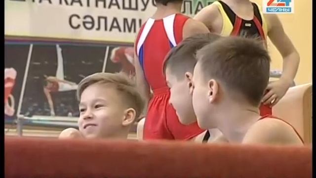 «Малыши» на брусьях смотреть онлайн