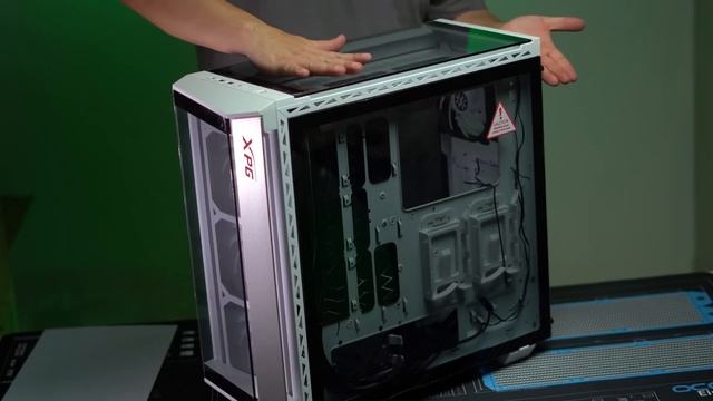 Casi rompo el vidrio templado del XPG Battlecruiser al revisarlo. Veamos a fondo. смотреть онлайн