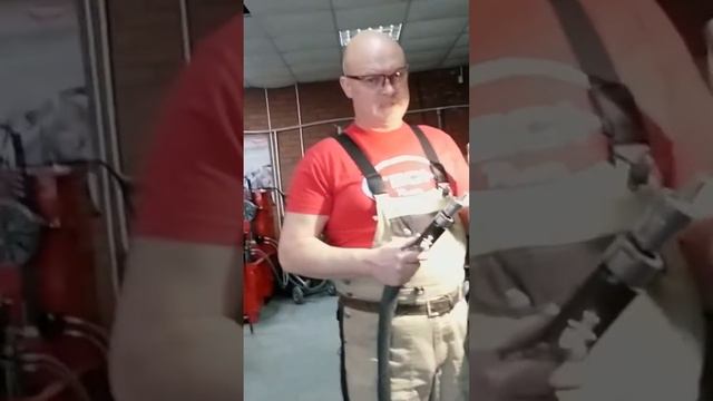 Набор мелкозернистых абразивов👨🏻🔧 Ремонтируем боковой порез легковой шины🚗 #Shorts смотреть онлайн