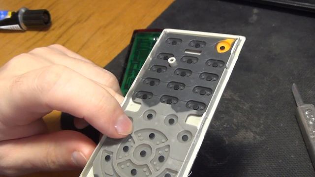 Ремонт кнопка пульт управления Microlab, приклеил металлическую пластину к плате смотреть онлайн