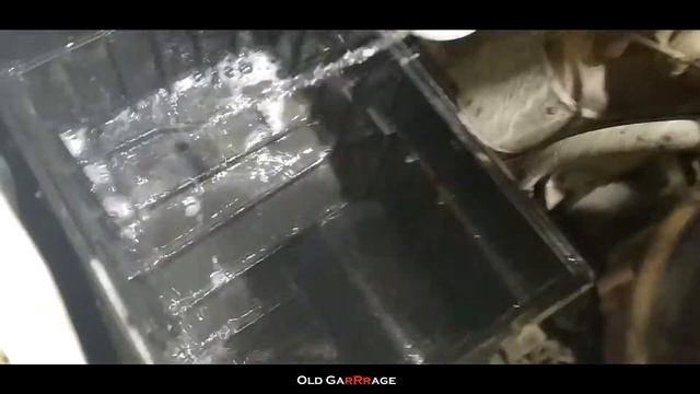 Правильная замена воздушного фильтра на примере автомобиля Форд Транзит смотреть онлайн