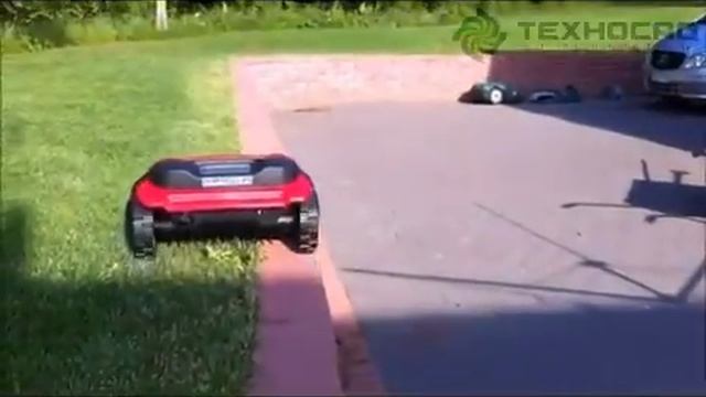 Робот-газонокосилка Robomow RS 630: стрижка краев газона смотреть онлайн