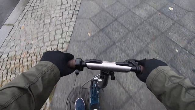 Morning commute in Berlin on a kick scooter смотреть онлайн