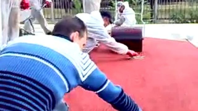 Укладка резинового покрытия из резиновой крошки смотреть онлайн