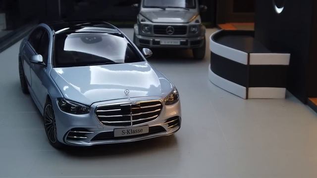 Mega Mercedes-Benz Car Collection 1:18 Scale | Mercedes Dealership Diorama | Diecast Model Cars