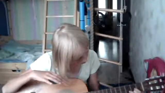 Как настраивать гитару! А так-же баз. аккорды и игра на 1 струне. смотреть онлайн