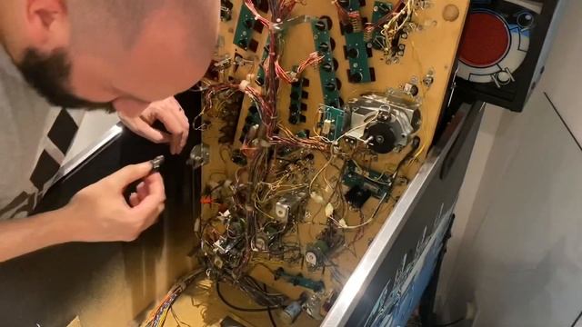 Williams T2 Pinball-Installing cool playfield mods! #williamspinball #pinball #terminator2 смотреть онлайн