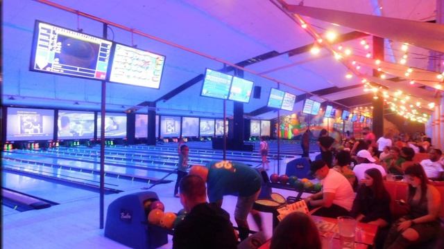 Bowling Dolphin Mall - Miami - Bowlero смотреть онлайн